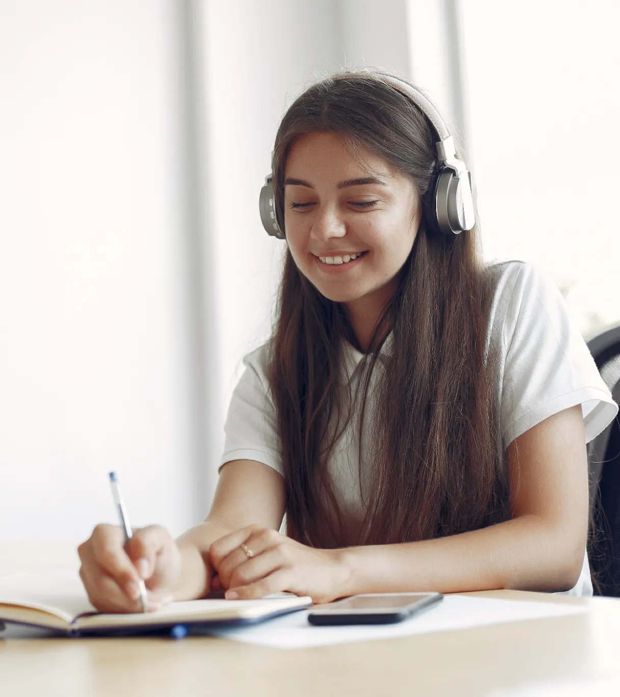 IB Tutors in Malaysia Online Malaysian IB student in focused online session with experienced tutor